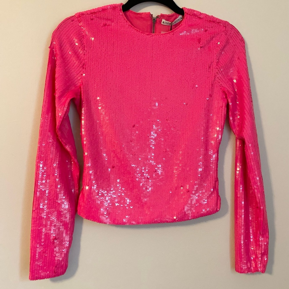 Alice And Olivia Delaina
Sequined Crewneck‎ Top